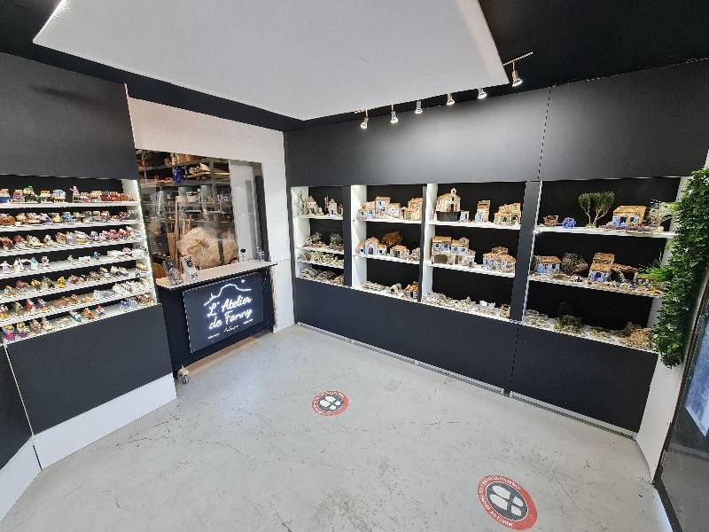 Boutique de Santons peints à la main pour une crèche authentique de Noël à Aubagne
