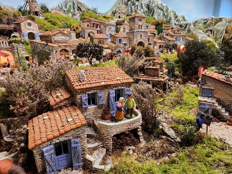 Acheter sur notre Boutique en ligne des Décors de crèches pour vos santons de Provence à Saint-restitut 