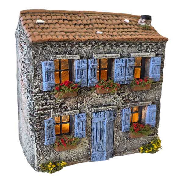 Les santons de Provence trouvent leur place dans des décors faits main aux détails uniques.